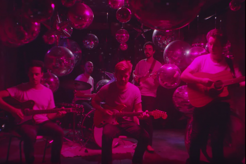 Rolling Blackout Coastal Fever, Talking Straight