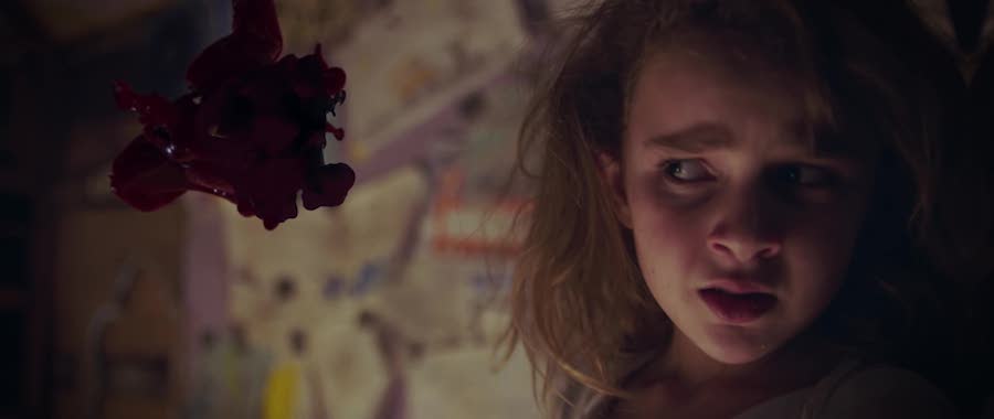 Lexy Kolker in Freaks